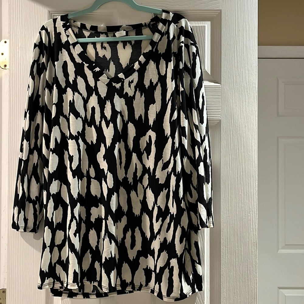 Sew In Love 3X poly-spandex tunic black & white leopard print